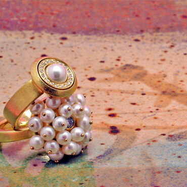 Ringe aus 750er Gelbgold mit Perlen und Brillanten