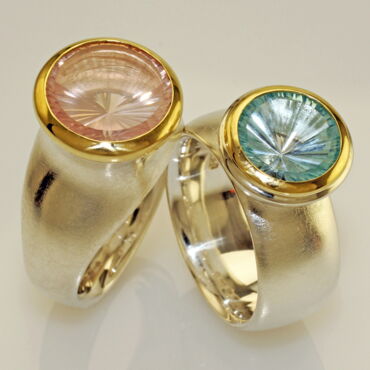 Zwei Ringe, Silber, Gold 750 mit Rosenquarz und Aquamarin im Kaleidoskopschliff