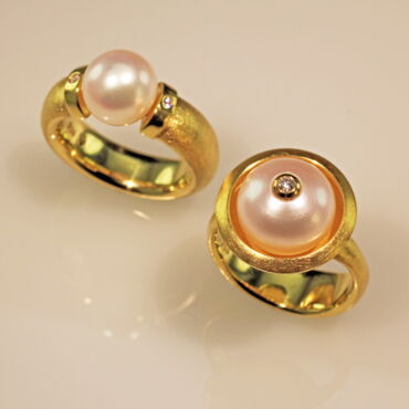 Ringe aus 750er Gelbgold mit Perlen und Brillanten