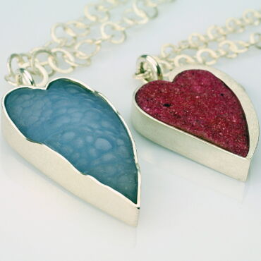 Herzanhänger aus Silber und schönen Unikatsteinen